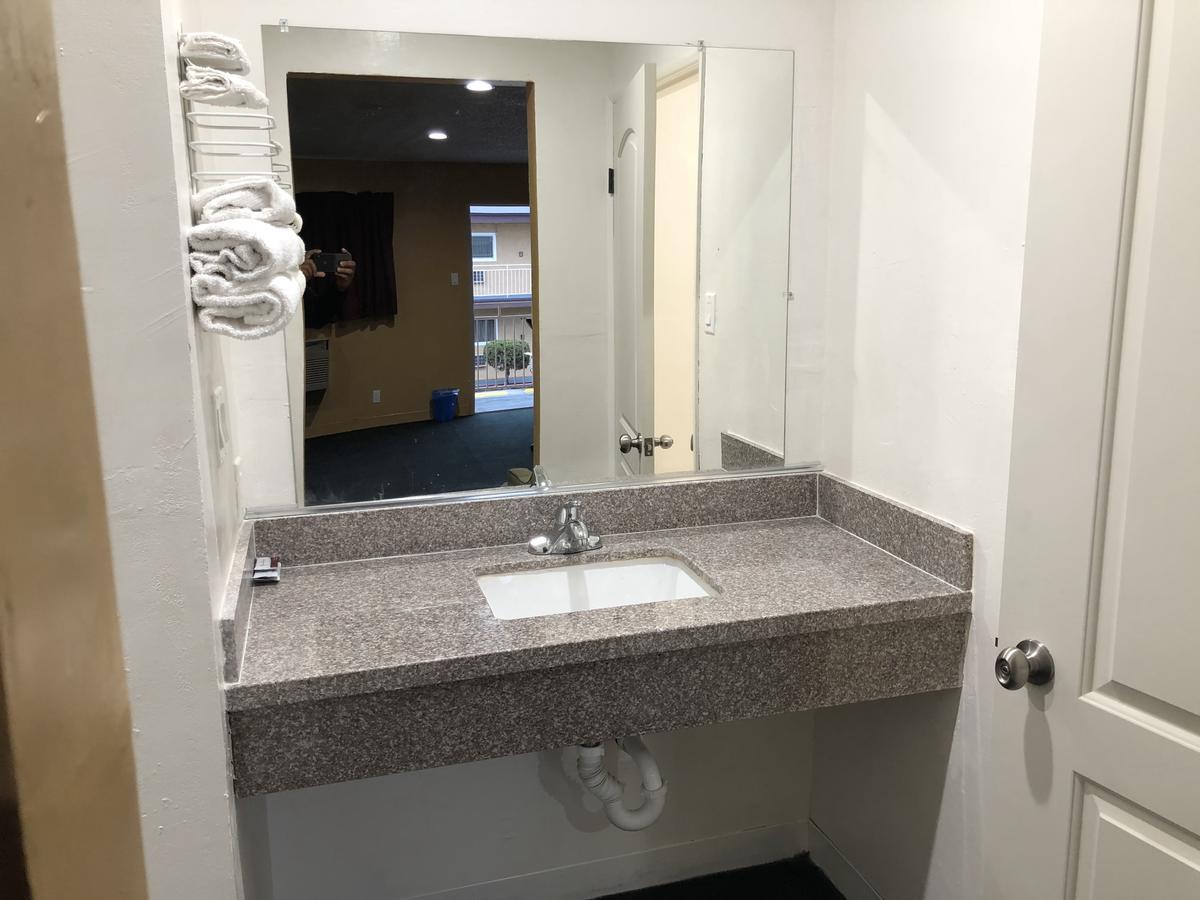 Los Angeles Inn & Suites - Lax West Athens Eksteriør bilde
