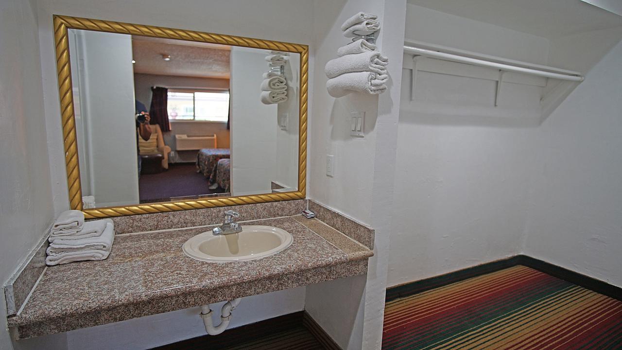 Los Angeles Inn & Suites - Lax West Athens Eksteriør bilde